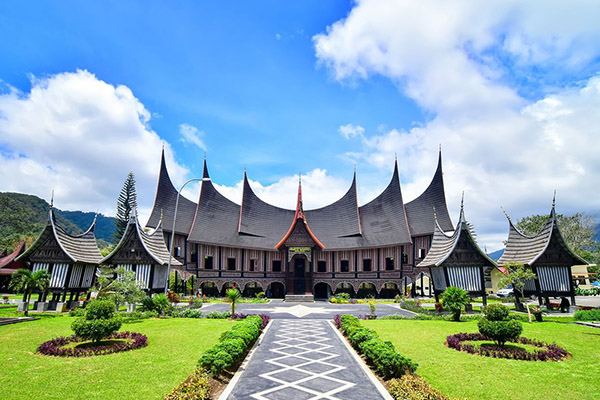 Kami menawarkan berbagai paket wisata untuk pengalaman tak terlupakan. Dengan pemandu berpengalaman dan transportasi nyaman, nikmati setiap momen perjalanan dengan tenang.